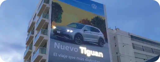 Anuncio publicitario en un edificio